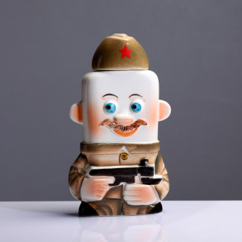 Штоф фарфоровый "Солдатик", 0,35 л, в упаковке книге 1841199